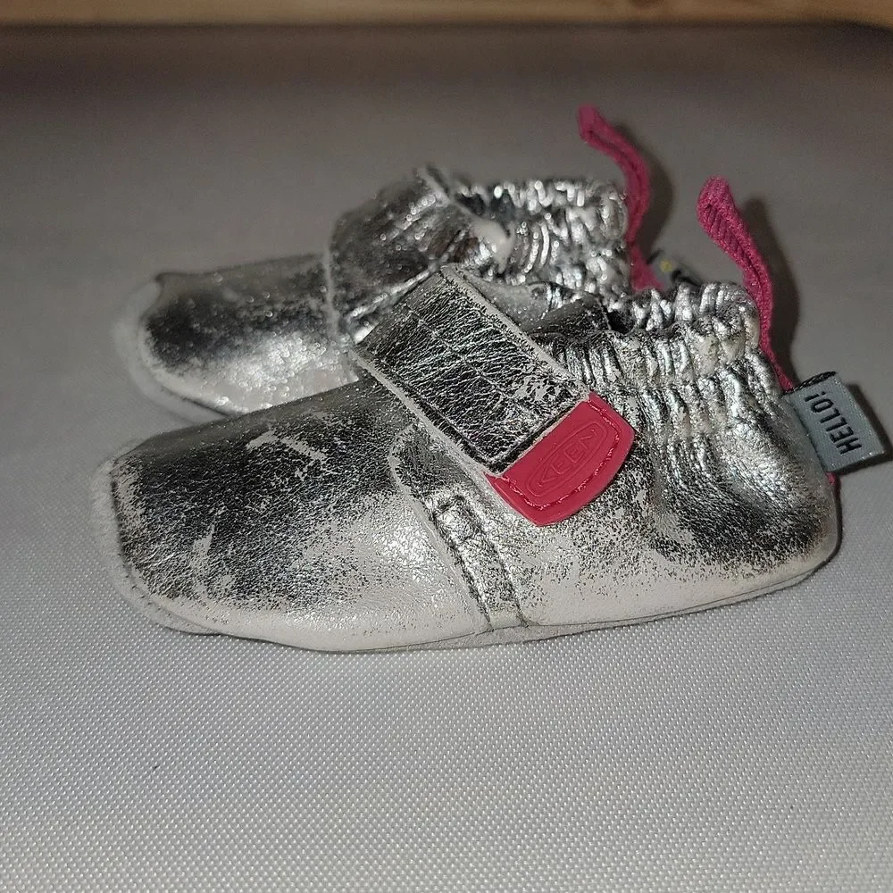 New KEEN Walker Metallic Shoes Lightweight Super Cute Soft Soles Size 12 months
